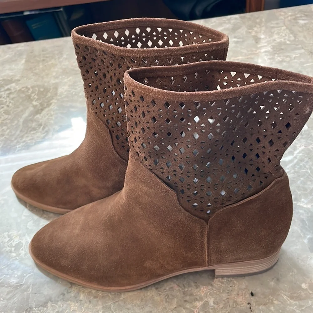 NWT Michael Kors Leather Laser Cut Booties Size 8M Pull On Style